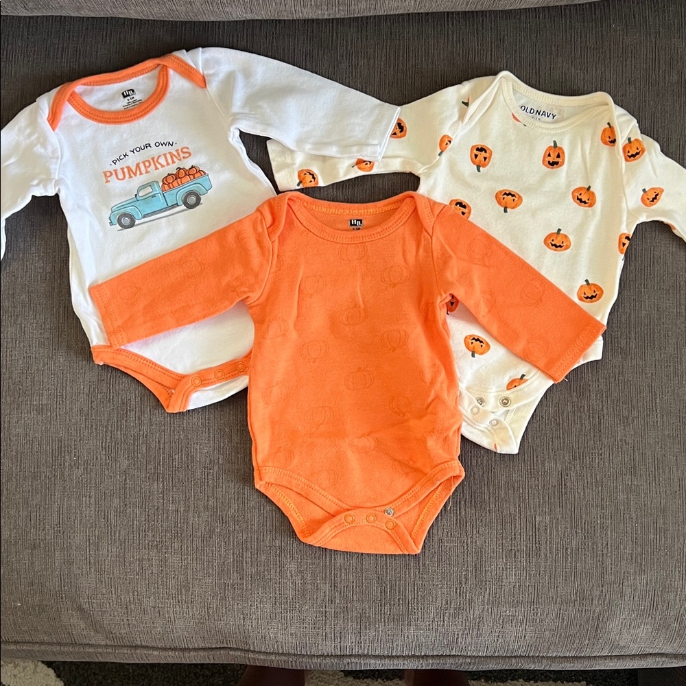 Orange and White Baby Bodysuit Set Pumpkins Size 0-3 Months